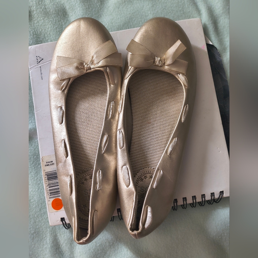 3/20$*Hot Kiss Gold Flats Size 9